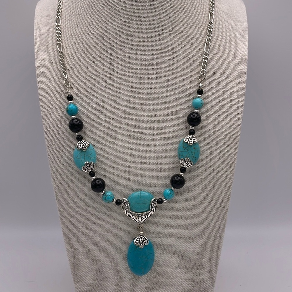 NWOT Faux Turquoise Black Bead Silver Tone Necklace